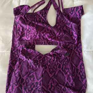 LiciFit set both the top and the V scrunch bottom legging. Great Value!